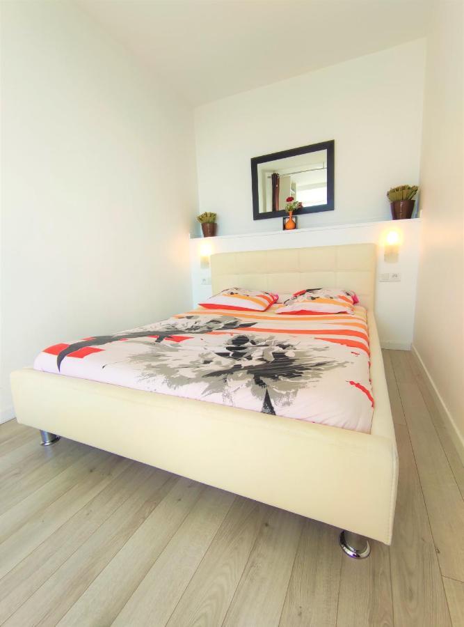 6 Appartements Et 4 Adresses A Mi-Chemin Entre Le Vieux Port Et L Ile De Re La Rochelle  Dış mekan fotoğraf